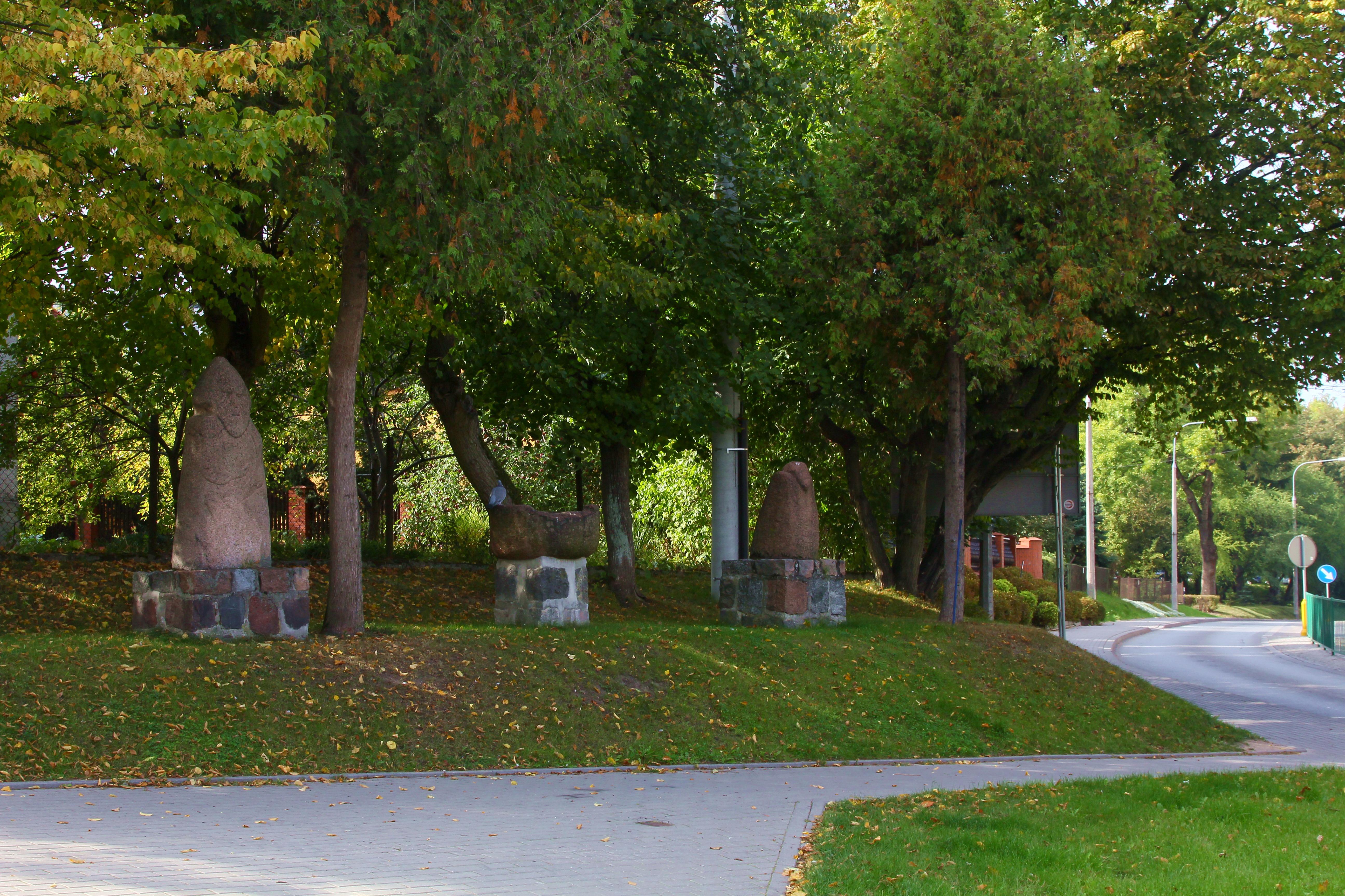 Kamienne baby w Bartoszycach